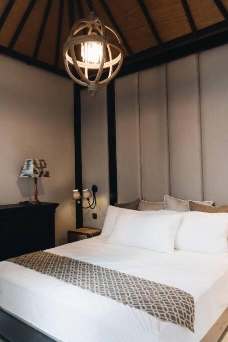 Luxurious 3br Muzo With Pool By Azure Near W Villa Seminyak (Bali)